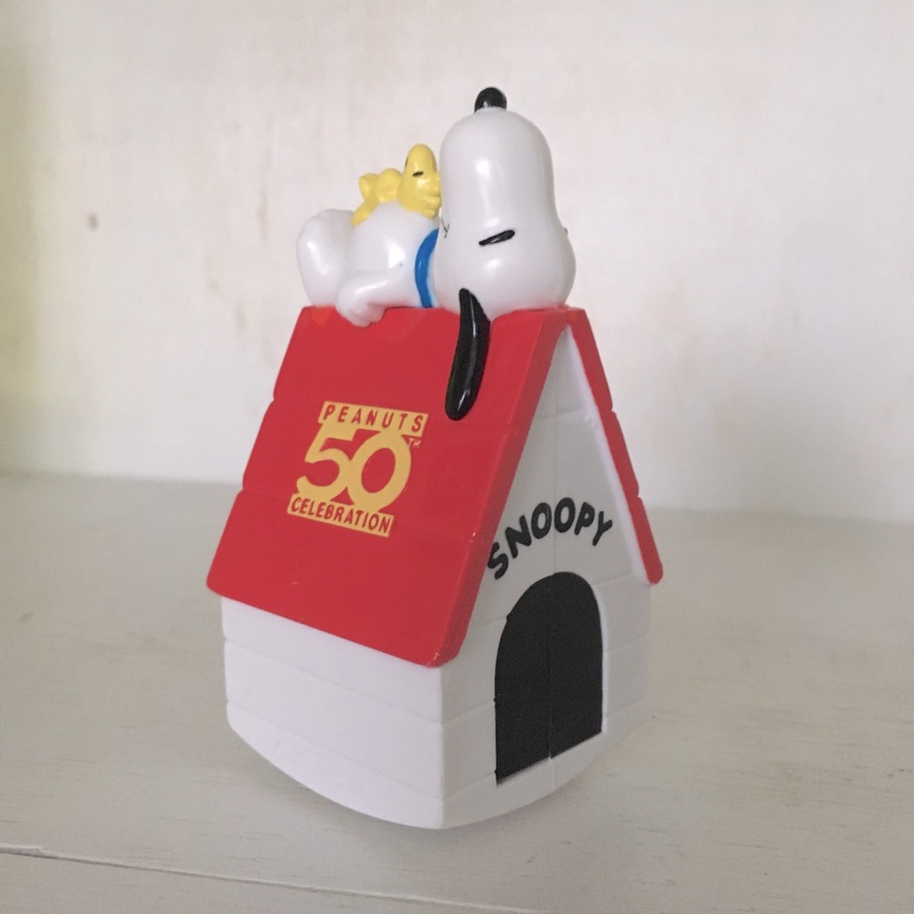 LP Vintage 2000 Peanuts 50th Anniversary Snoopy on Doghouse Collectible Toy